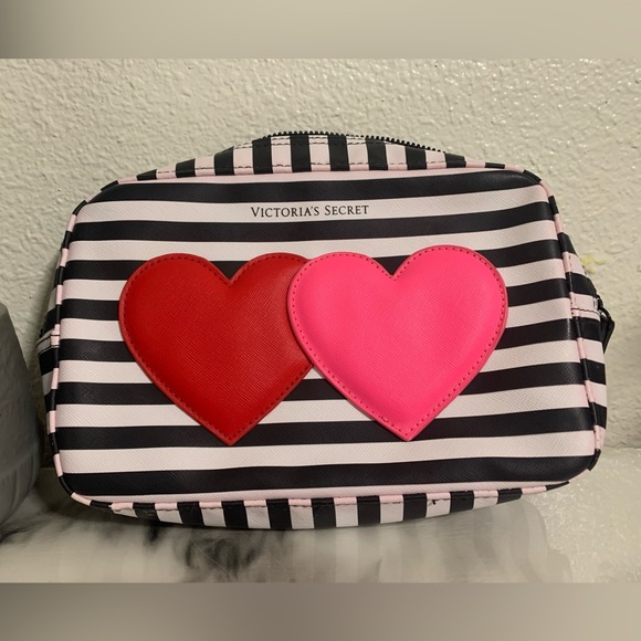 Victoria’s Secret makeup bag and Kiss acrylic press on nails - Picture 2 of 8